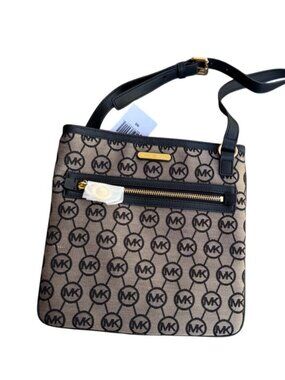 Michael Kors Jet Set East West Signature Logo Crossbody Bag Beige/Black.NWT